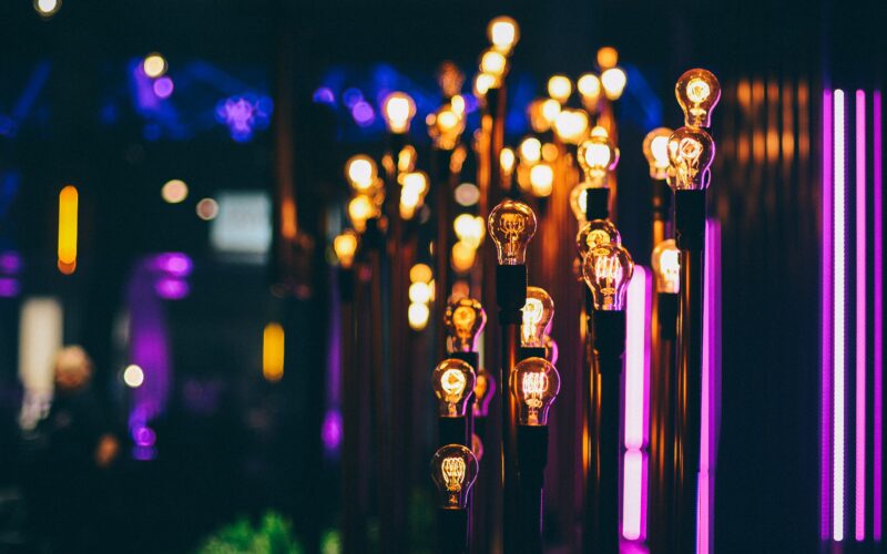 Kolorowe Kable – niewielki producent oświetlenia, który zyskuje na popularności.